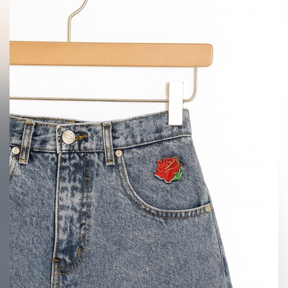 Jordache RARE Vintage Acid Washed Denim Skirt With Rose Appliqué Juniors 5/7. - Picture 3 of 4